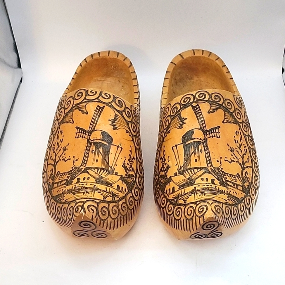Vintage 1970's Dutch Carved Wooden Clogs Size 7.5/8